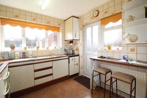 2 bedroom semi-detached bungalow for sale, Austin Road, Luton