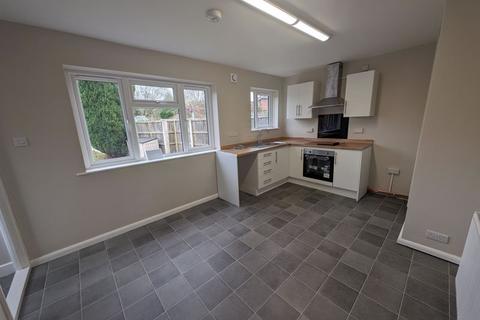 3 bedroom semi-detached house to rent - 43 St Cuthberts Crescent, Albrighton. WV7 3HW
