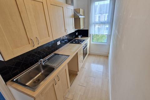 2 bedroom flat to rent - Russell Road, Palmers Green N13