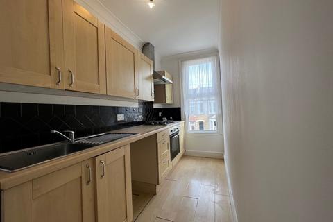 2 bedroom flat to rent, Russell Road, Palmers Green N13
