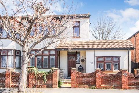 4 bedroom semi-detached house for sale, Knighton Road, Romford