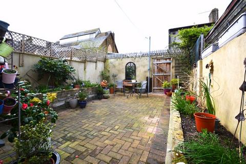 18 Alma Road, Sheerness, ME12 2PA