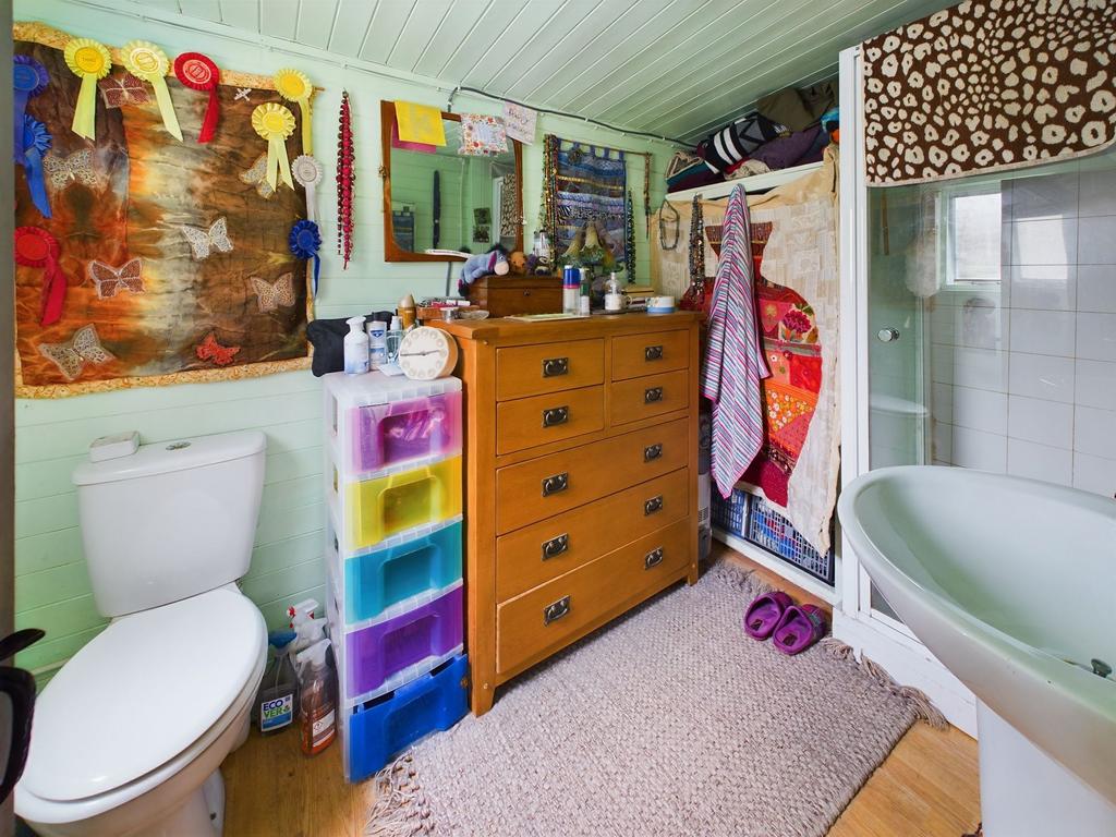 Annex/overspill bathroom