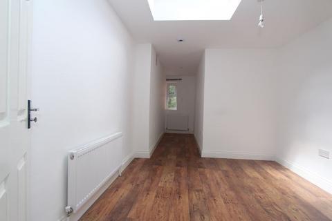 Property to rent - Wycombe Road, Tottenham N17