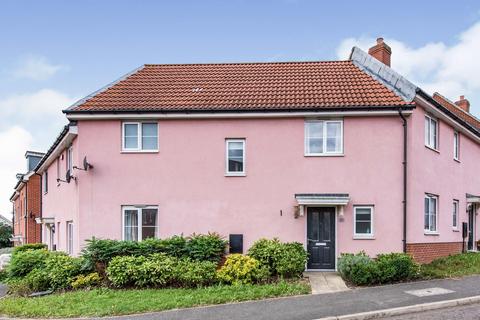2 bedroom terraced house to rent, Buzzard Rise, Stowmarket, IP14