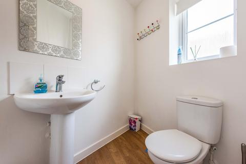 2 bedroom terraced house to rent, Buzzard Rise, Stowmarket, IP14