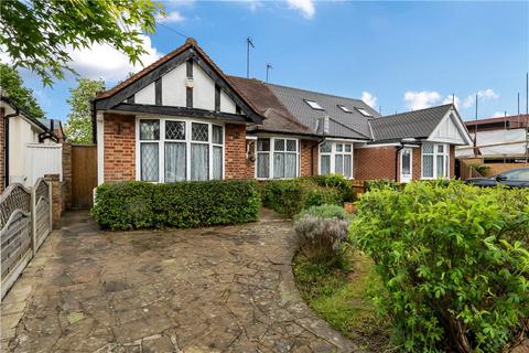 3 bedroom bungalow to rent - Harlyn Drive, Eastcote