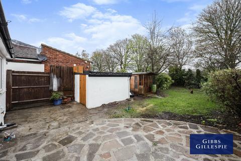 3 bedroom bungalow to rent, Harlyn Drive, Pinner