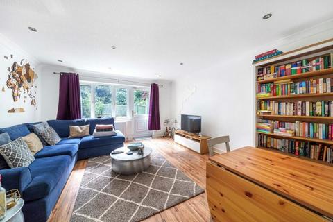 3 bedroom terraced house to rent, Greenham Wood