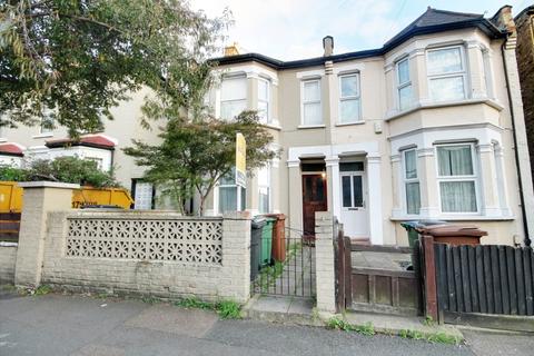 1 bedroom in a house share to rent - North Birkbeck Road, Leyton