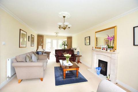 4 bedroom detached house for sale - Kennedy Close, Hatch End