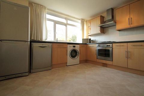 2 bedroom flat to rent - Langley Park Road, Sutton