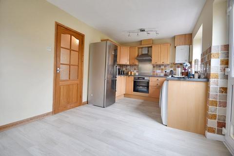 3 bedroom semi-detached house to rent, Hawthorn Crescent, Bristol