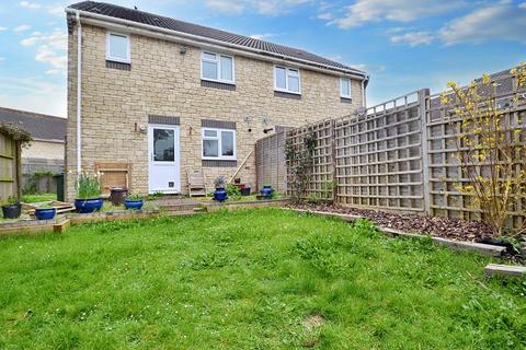 3 bedroom semi-detached house to rent, Hawthorn Crescent, Bristol