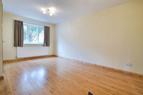 3 bedroom semi-detached house to rent, Hawthorn Crescent, Bristol