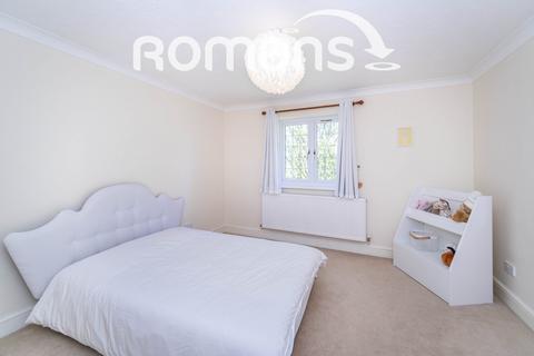4 bedroom detached house to rent, Roberts Grove, Wokingham