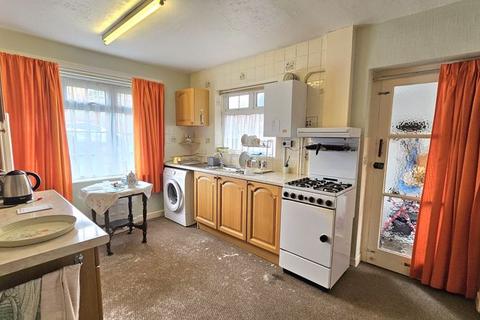 2 bedroom detached bungalow for sale - Kingsway, Stourbridge DY8