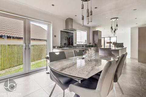 77 Vine Road, Tiptree, Colchester, CO5 0LT