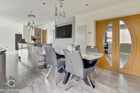 77 Vine Road, Tiptree, Colchester, CO5 0LT