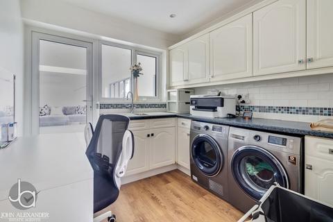 77 Vine Road, Tiptree, Colchester, CO5 0LT