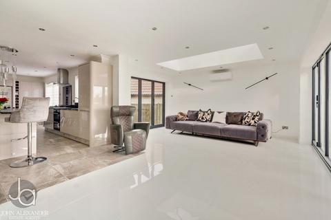 77 Vine Road, Tiptree, Colchester, CO5 0LT