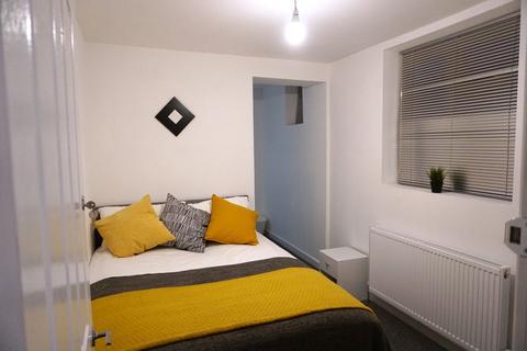 5 bedroom semi-detached house to rent - Pedmore Road, Stourbridge DY9