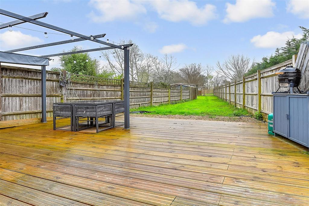 Howland Road, Marden, Kent 2 bed end of terrace house for sale £300,000