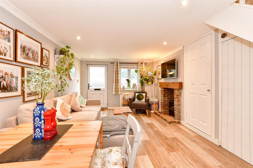 Howland Road, Marden, Kent 2 bed end of terrace house for sale £300,000