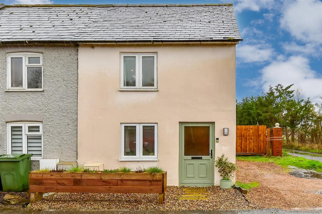 Howland Road, Marden, Kent 2 bed end of terrace house £300,000
