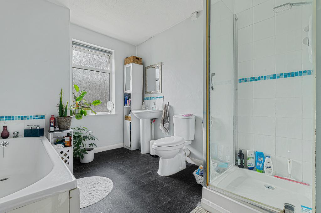 Spacious bathroom