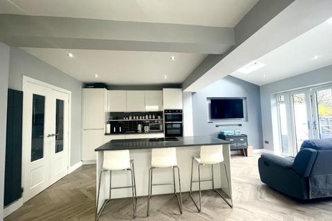 3 bedroom semi-detached house for sale, Collins Road, Wednesbury, WS10 0RZ