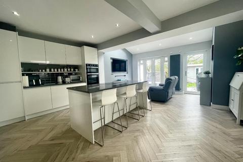 3 bedroom semi-detached house for sale, Collins Road, Wednesbury, WS10 0RZ