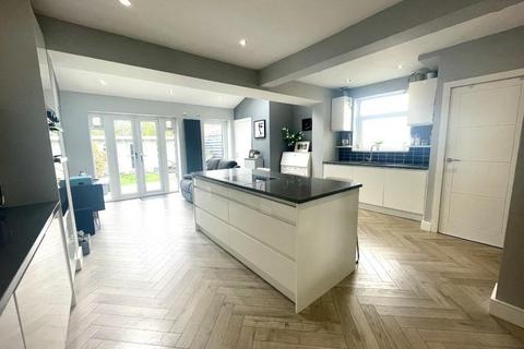 3 bedroom semi-detached house for sale, Collins Road, Wednesbury, WS10 0RZ