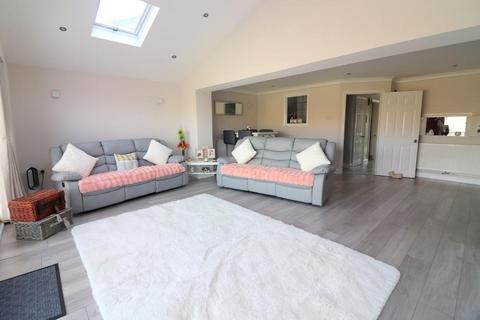 4 bedroom detached house for sale - Luton LU3