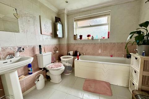 15 Chalton Heights, Chalton, Luton, LU4 9UF