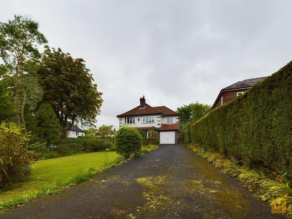Disley, Stockport SK12 3 bed detached house for sale £600,000