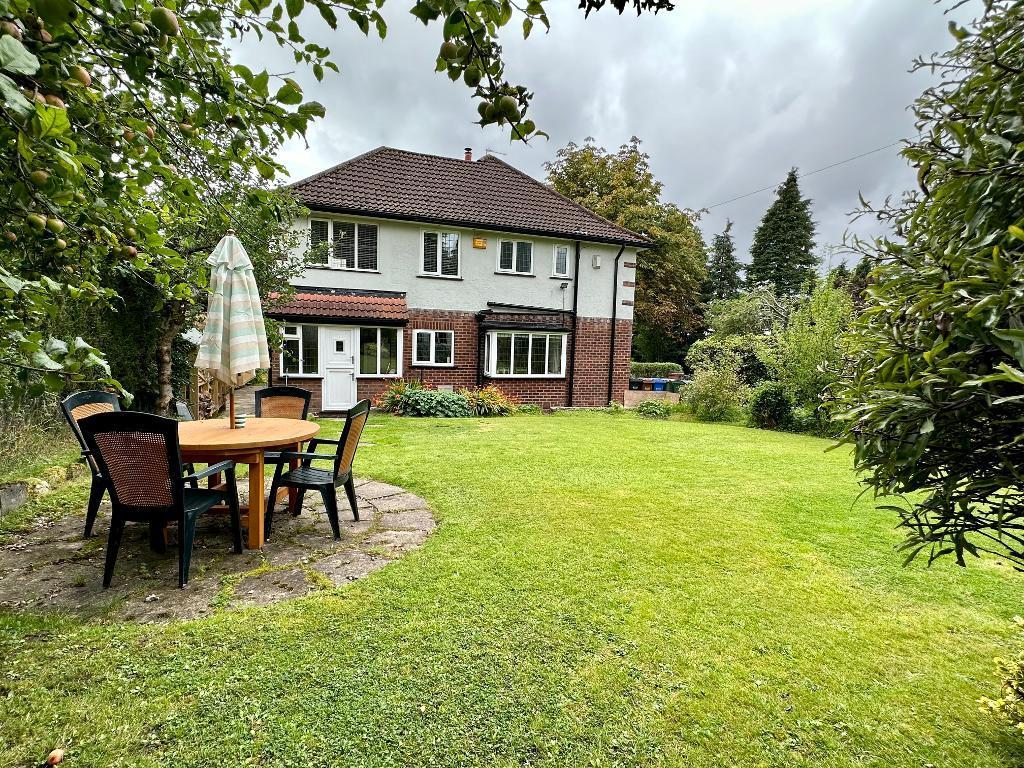 Disley, Stockport SK12 3 bed detached house for sale £600,000