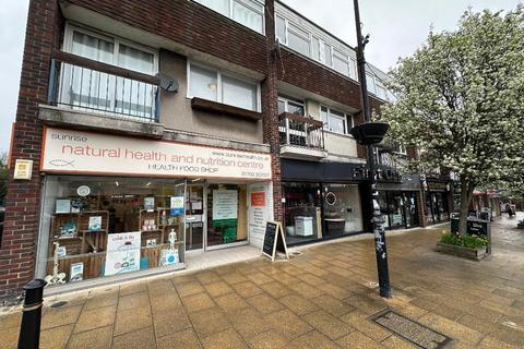 Property to rent, Spa Road, Hockley, Essex, SS5 4AZ