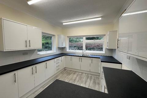 4 bedroom detached house to rent - Woodcote Valley Road, Purley, CR8 3BD