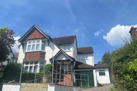 4 bedroom detached house to rent, Woodcote Valley Road, Purley, CR8 3BD