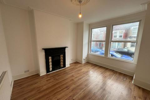 2 bedroom flat to rent - Mersham Road, Thornton Heath CR7