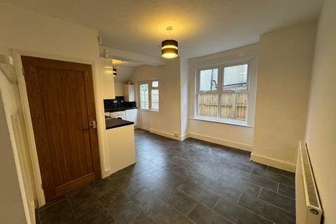 2 bedroom flat to rent - Mersham Road, Thornton Heath CR7