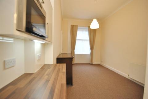 2 bedroom flat to rent, Terregles Avenue, Pollokshields, Glasgow, G41
