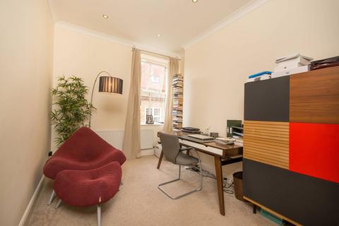 2 bedroom flat to rent, Bromley Road, Beckenham, BR3