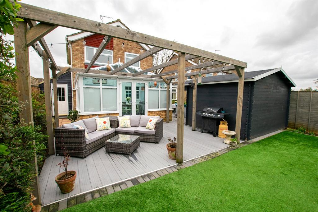 Calder Vale, Milton Keynes MK3 3 bed detached house for sale £400,000
