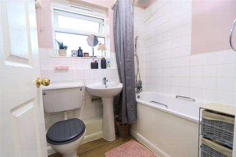 2 bedroom maisonette for sale, Mezen Close, Northwood, London, HA6