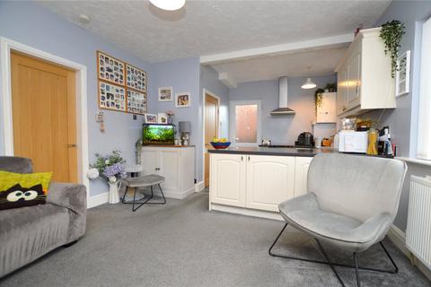 3 bedroom semi-detached house for sale - South Drive, Farsley, Pudsey, West Yorkshire