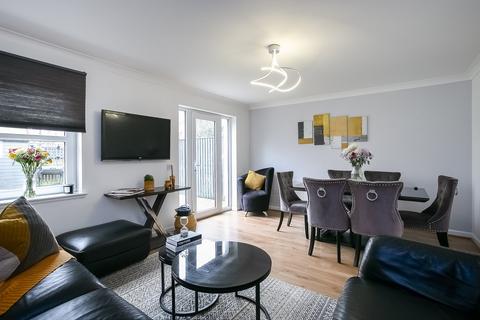 37 Bughtlin Market, Edinburgh, EH12 8XP