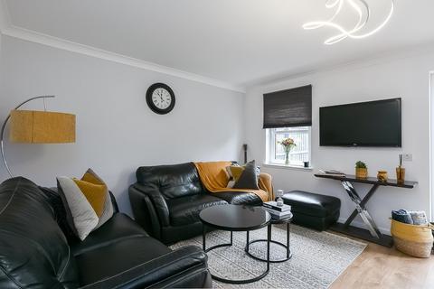 37 Bughtlin Market, Edinburgh, EH12 8XP