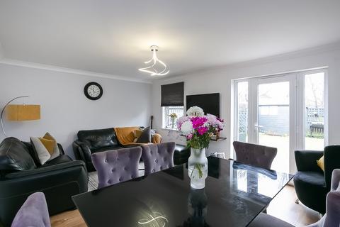37 Bughtlin Market, Edinburgh, EH12 8XP